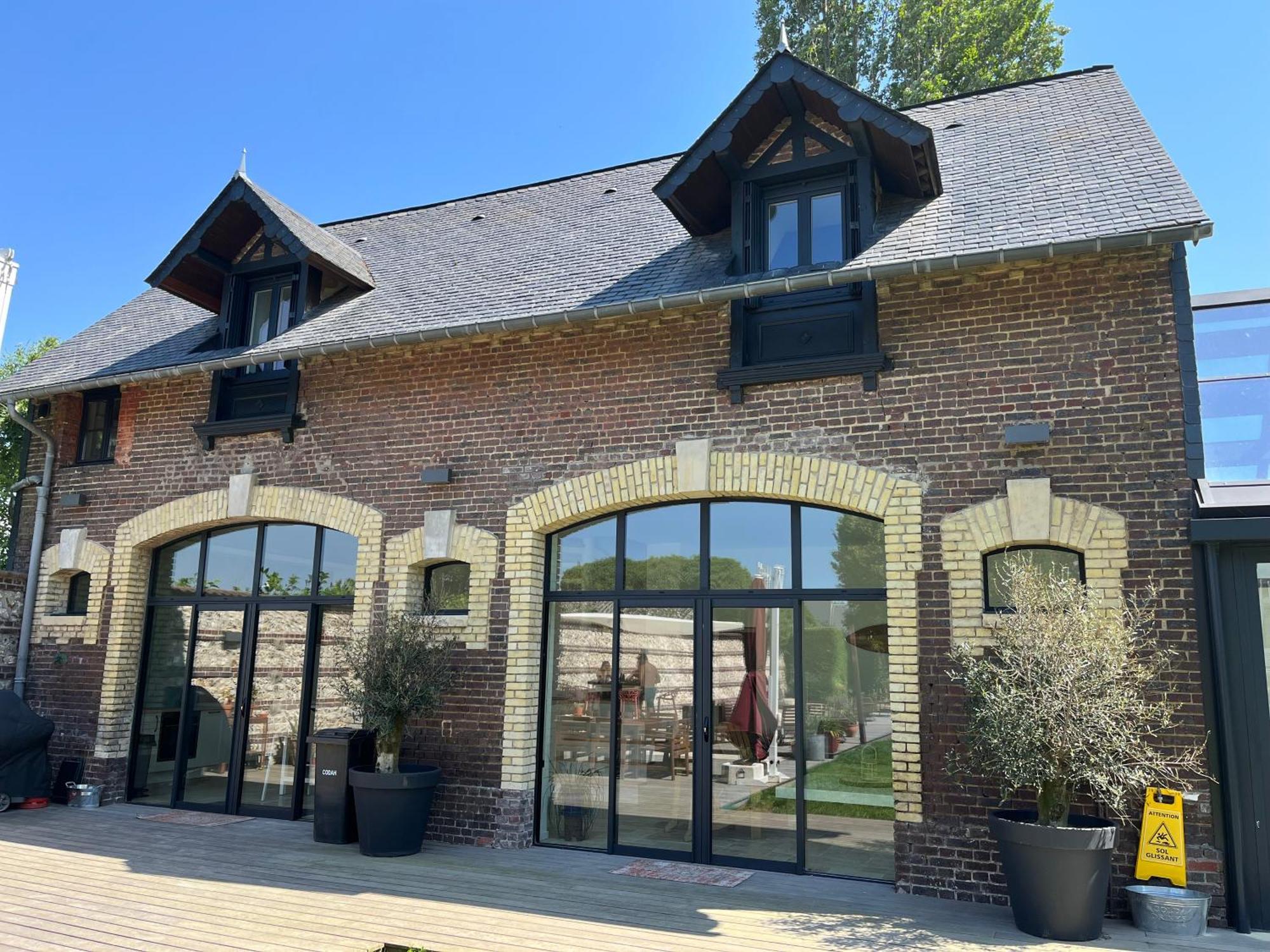 Ecurie Les Tourelles Piscine Interieure & Spa Gainneville Exteriör bild